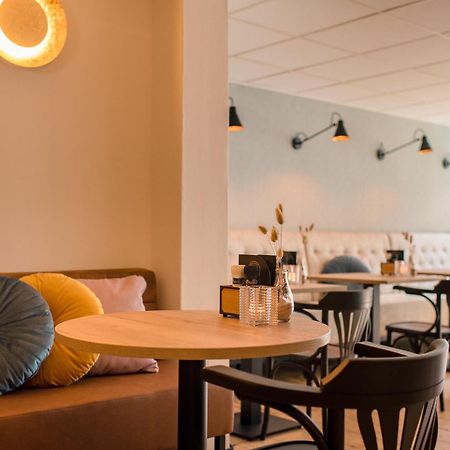 Hotel-Restaurant De Walvisvaarder 홀륌 외부 사진