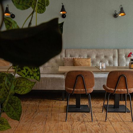 Hotel-Restaurant De Walvisvaarder 홀륌 외부 사진