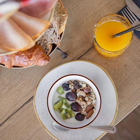 Hotel-Restaurant De Walvisvaarder 홀륌 외부 사진