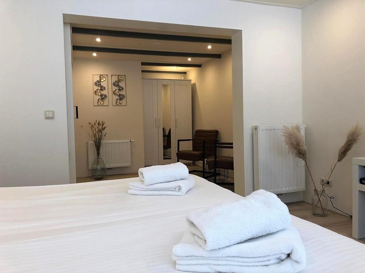 Hotel-Restaurant De Walvisvaarder 홀륌 외부 사진