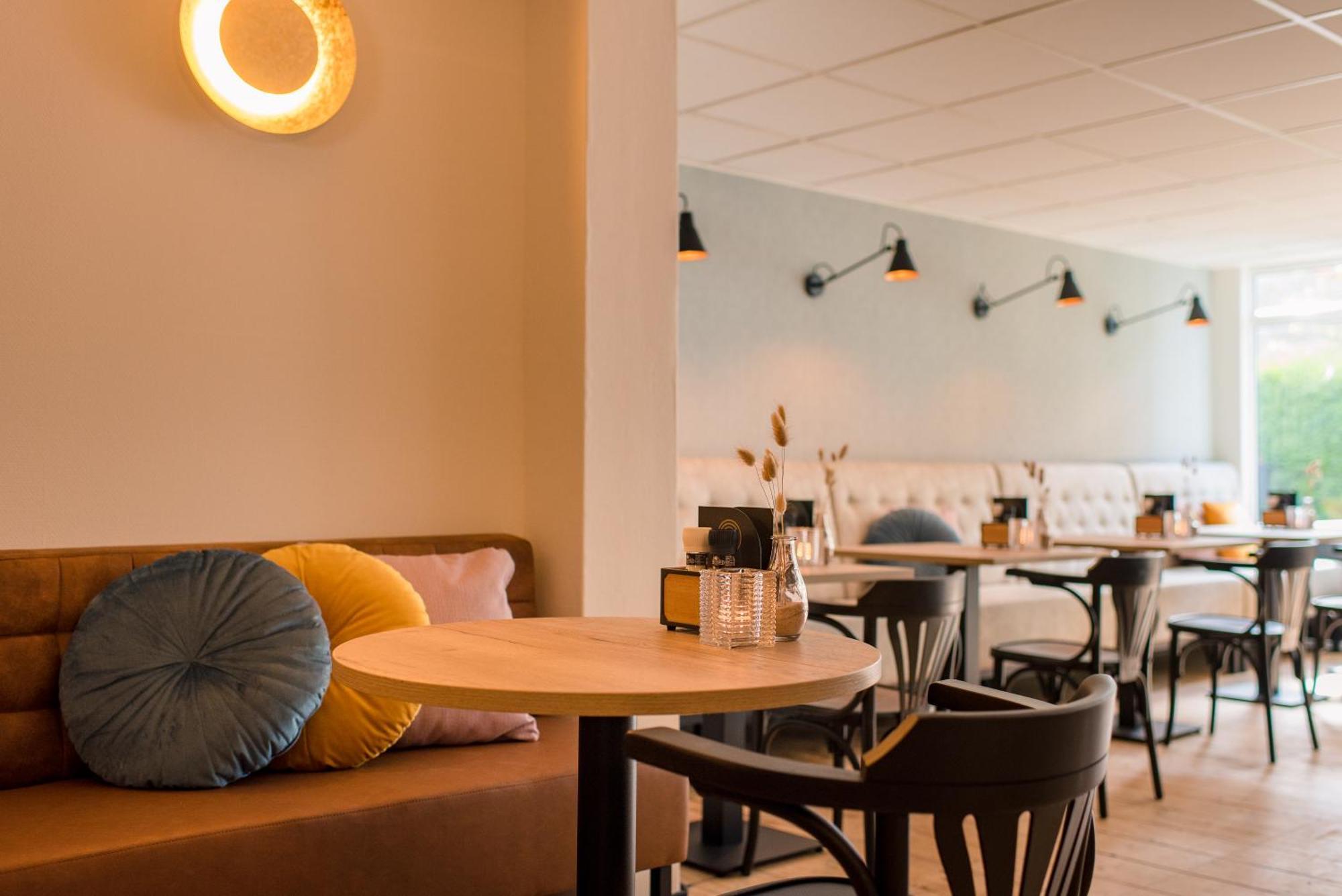 Hotel-Restaurant De Walvisvaarder 홀륌 외부 사진