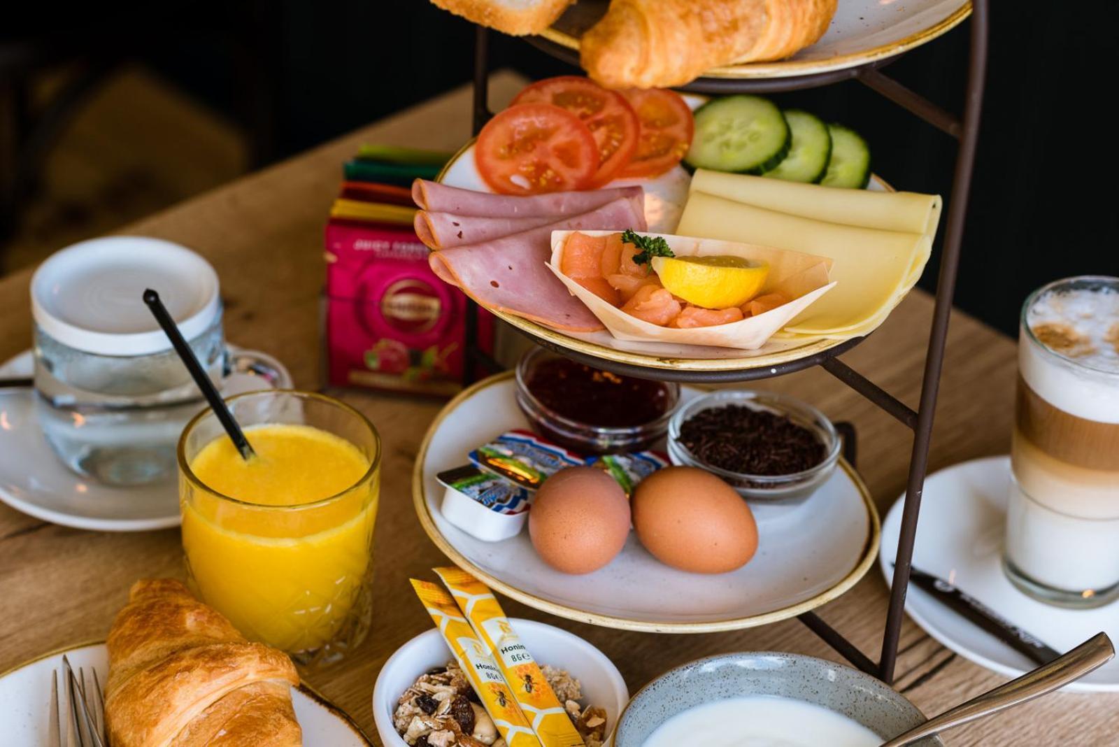 Hotel-Restaurant De Walvisvaarder 홀륌 외부 사진