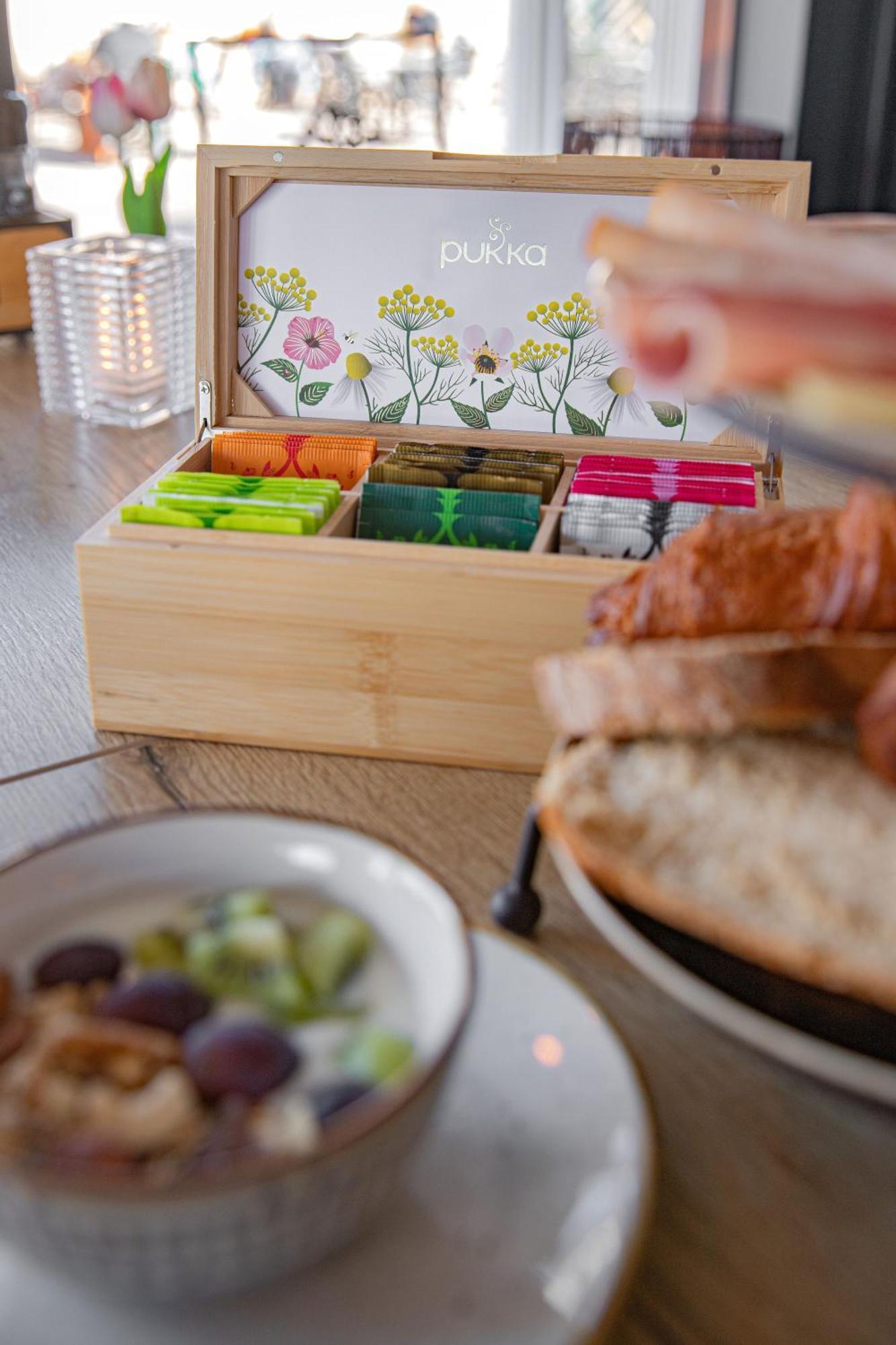 Hotel-Restaurant De Walvisvaarder 홀륌 외부 사진