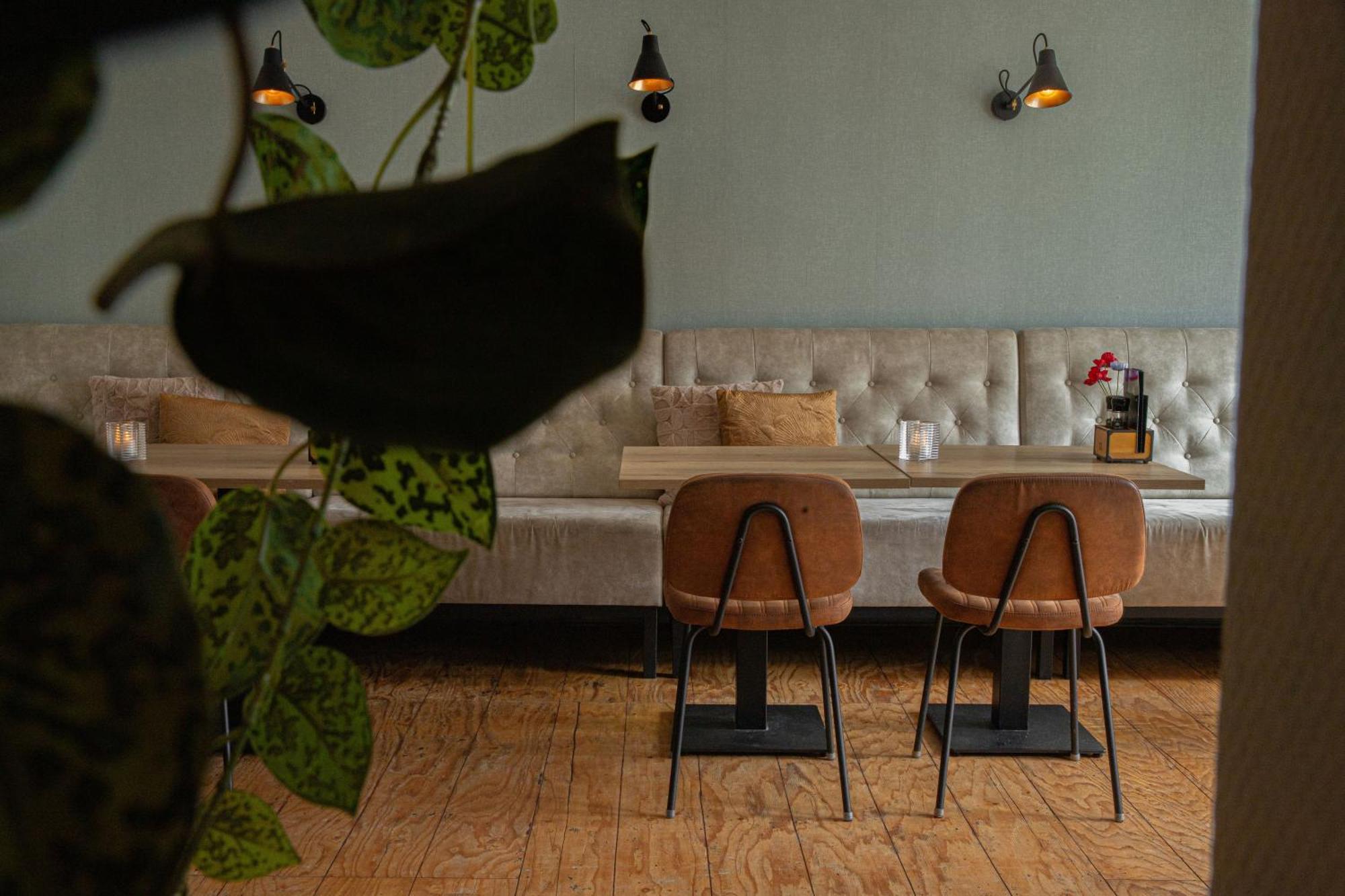 Hotel-Restaurant De Walvisvaarder 홀륌 외부 사진