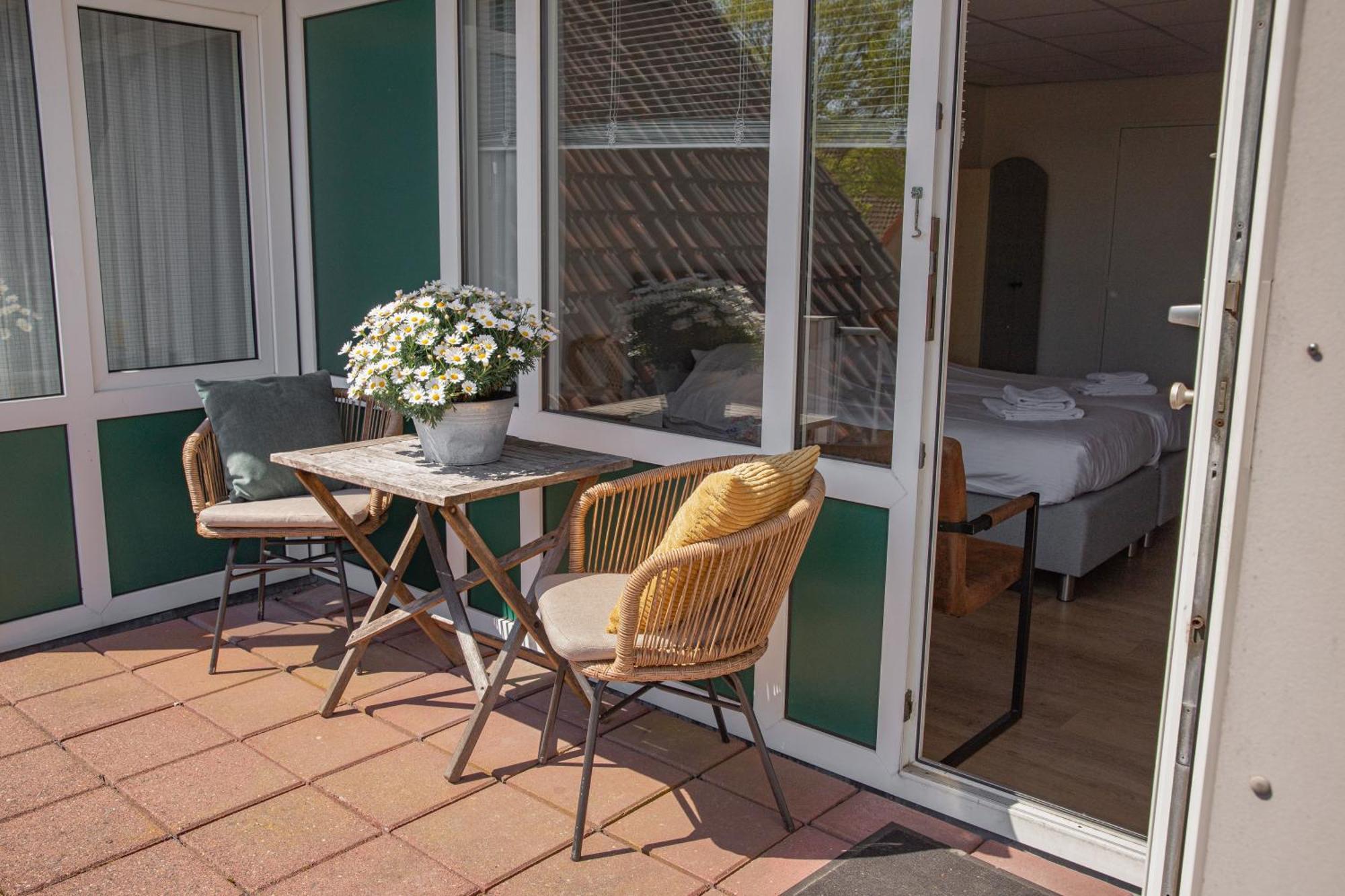 Hotel-Restaurant De Walvisvaarder 홀륌 외부 사진